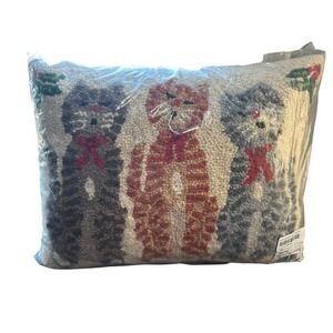Peking Handicraft Christmas Caroling Cat Trio Hook Wool Throw Pillow Velvet Back